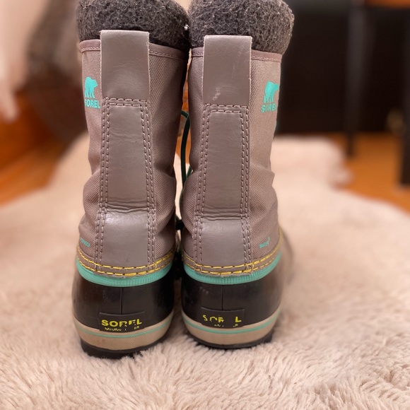 Sorel grey and turquoise boots. Youth size 4 - Picture 4 of 6